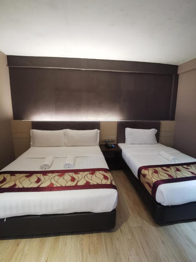 Palace Inn Miri Esterno foto