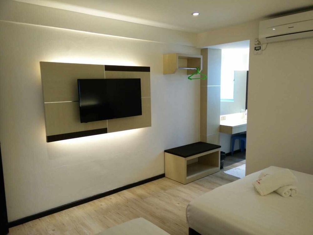 Palace Inn Miri Esterno foto