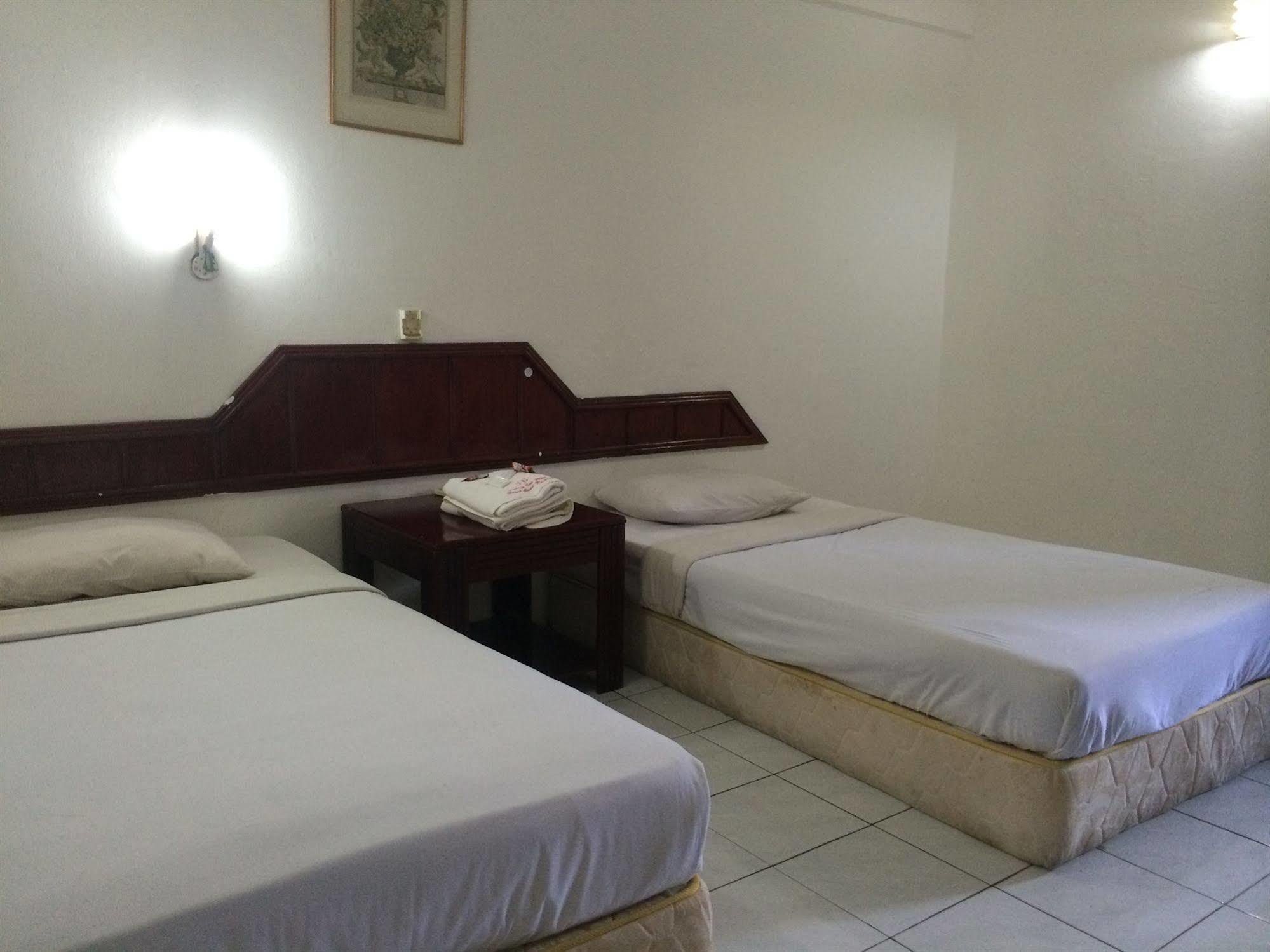Palace Inn Miri Esterno foto