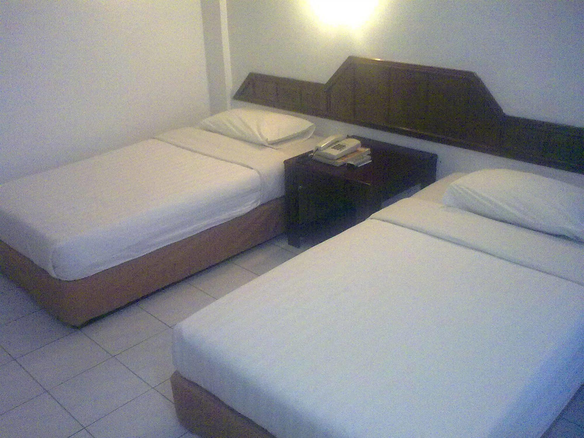 Palace Inn Miri Esterno foto