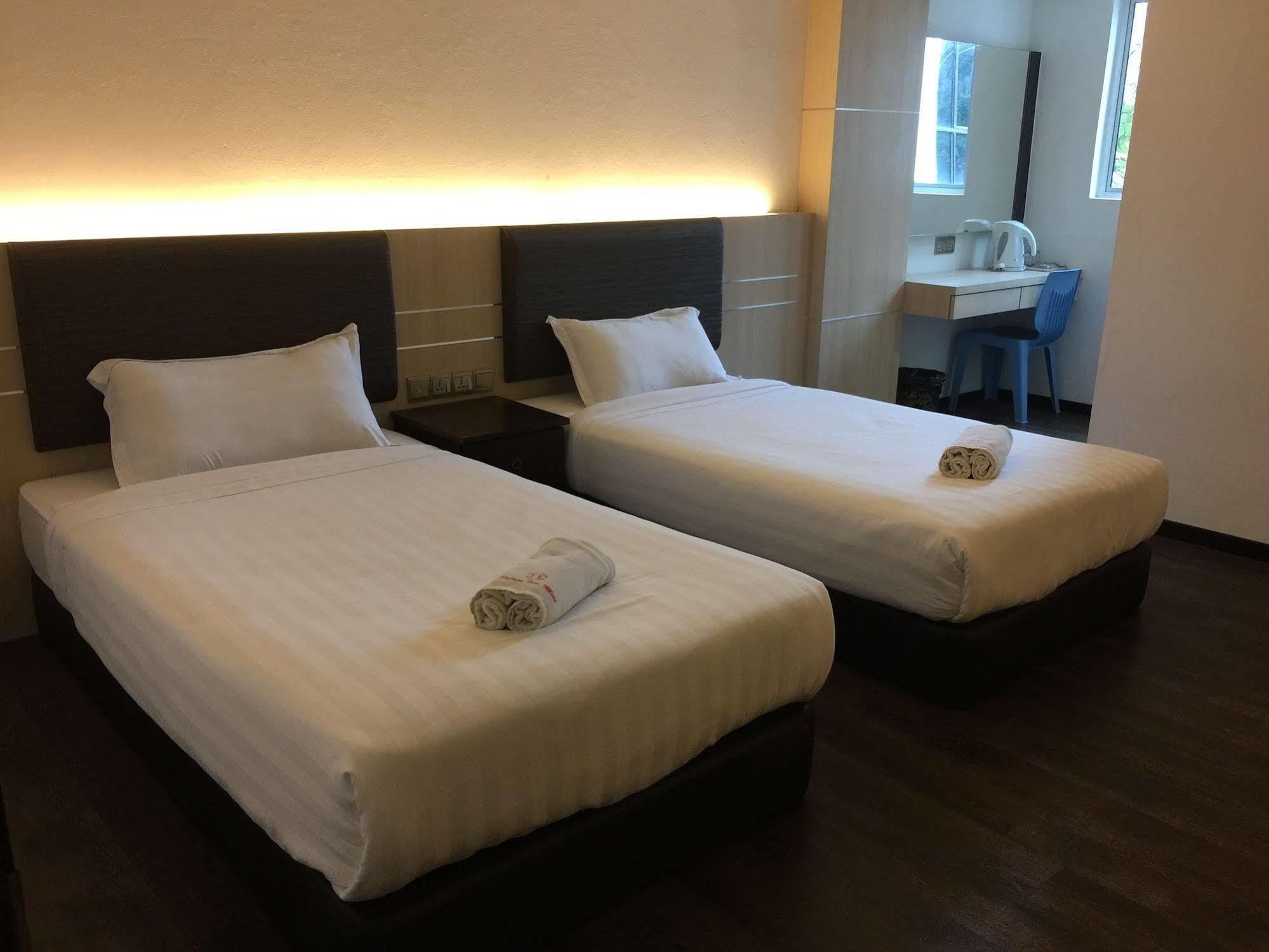 Palace Inn Miri Esterno foto