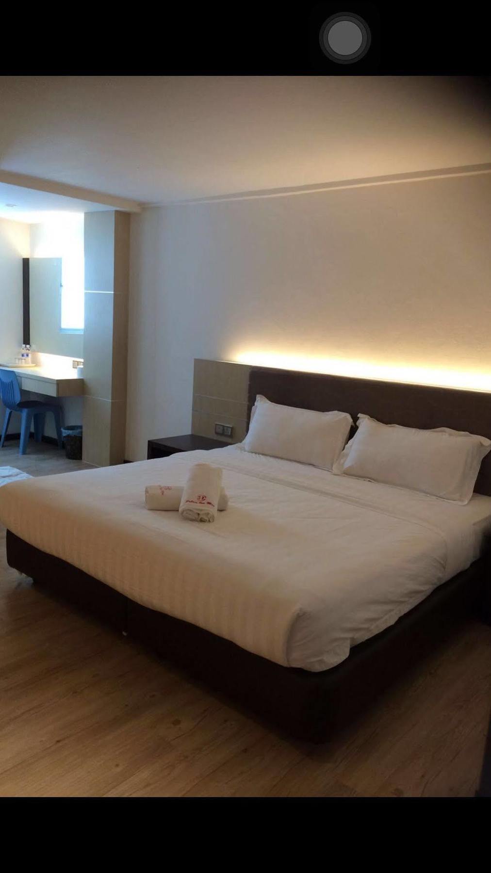 Palace Inn Miri Esterno foto